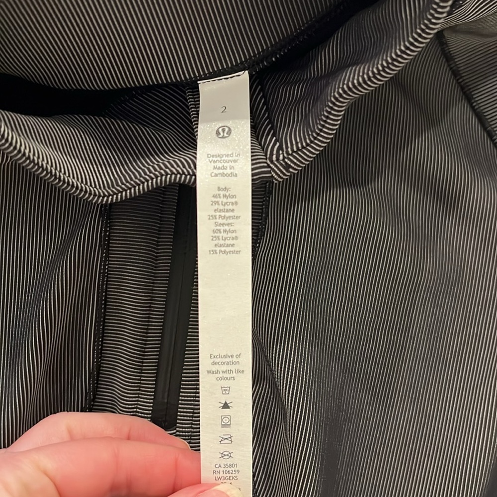 Lululemon Two-Tone Ribbed Running Half Zip Size 2 - Picture 5 of 12